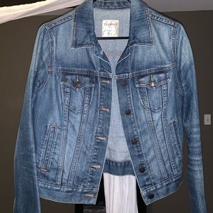 Old Navy dark wash denim jacket with pockets Women’s Medium